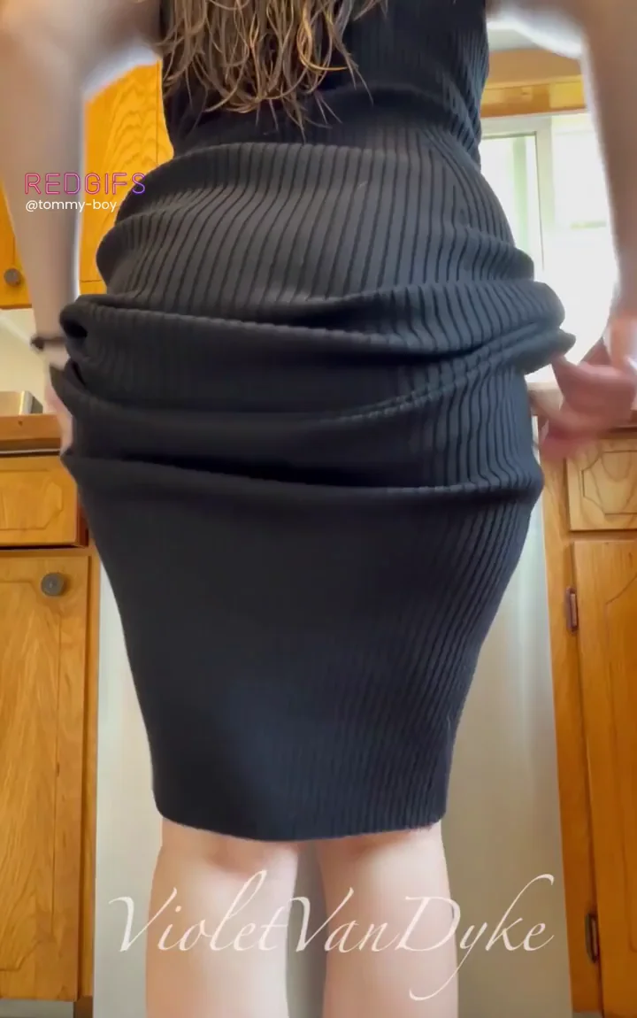 Violet VantDuke's MILF Bubble Butt Begs for Worship