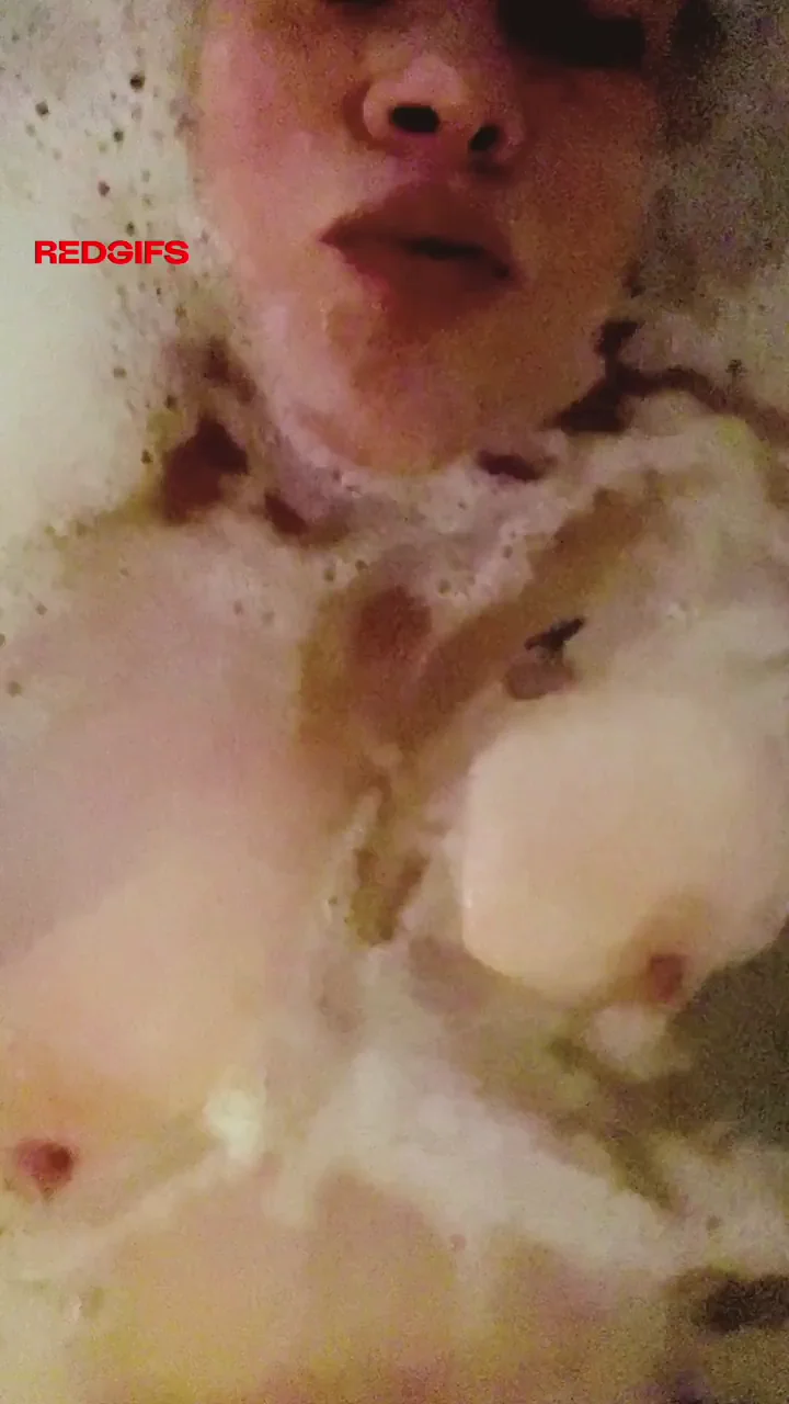Bouncy Bathtub Big Boobies 👀 Moaning while I get wetter💦💦💦