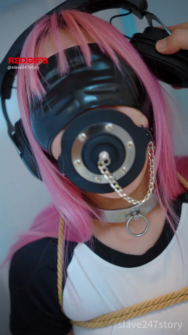 This gag is too big… drooling and held open for use [F]