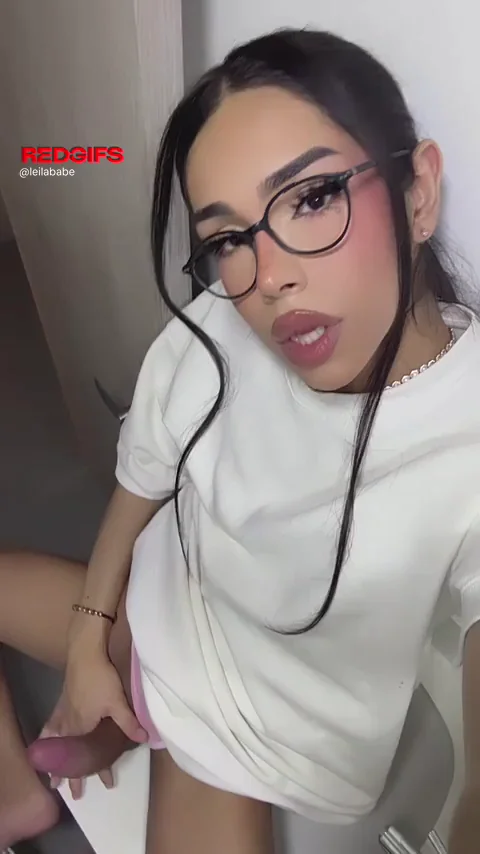 😈 Big Dick Babe in Glasses: Your New Fave Type? 🍆💦