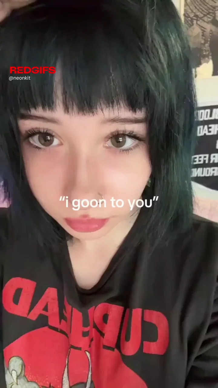 Public Tease vs Reddit's Goth GF Titty Reveal