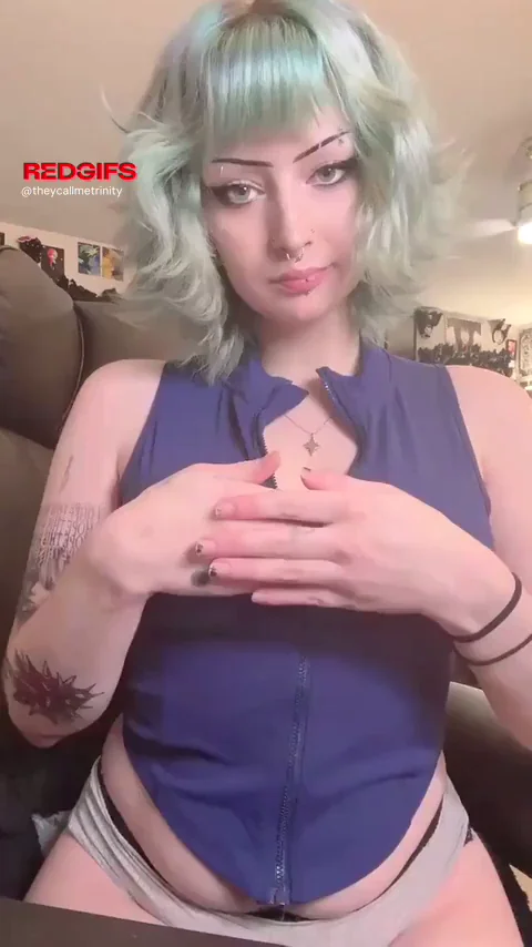 Your busty goth slut <3