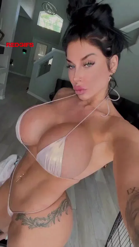 Fit bimbo in a bikini