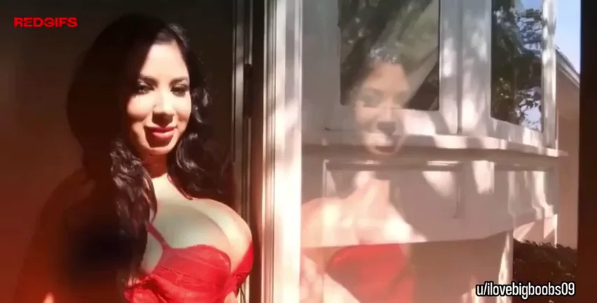 Can never get tired of her boobs