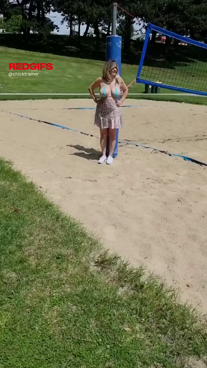 Wobbly Beach Volleyballs