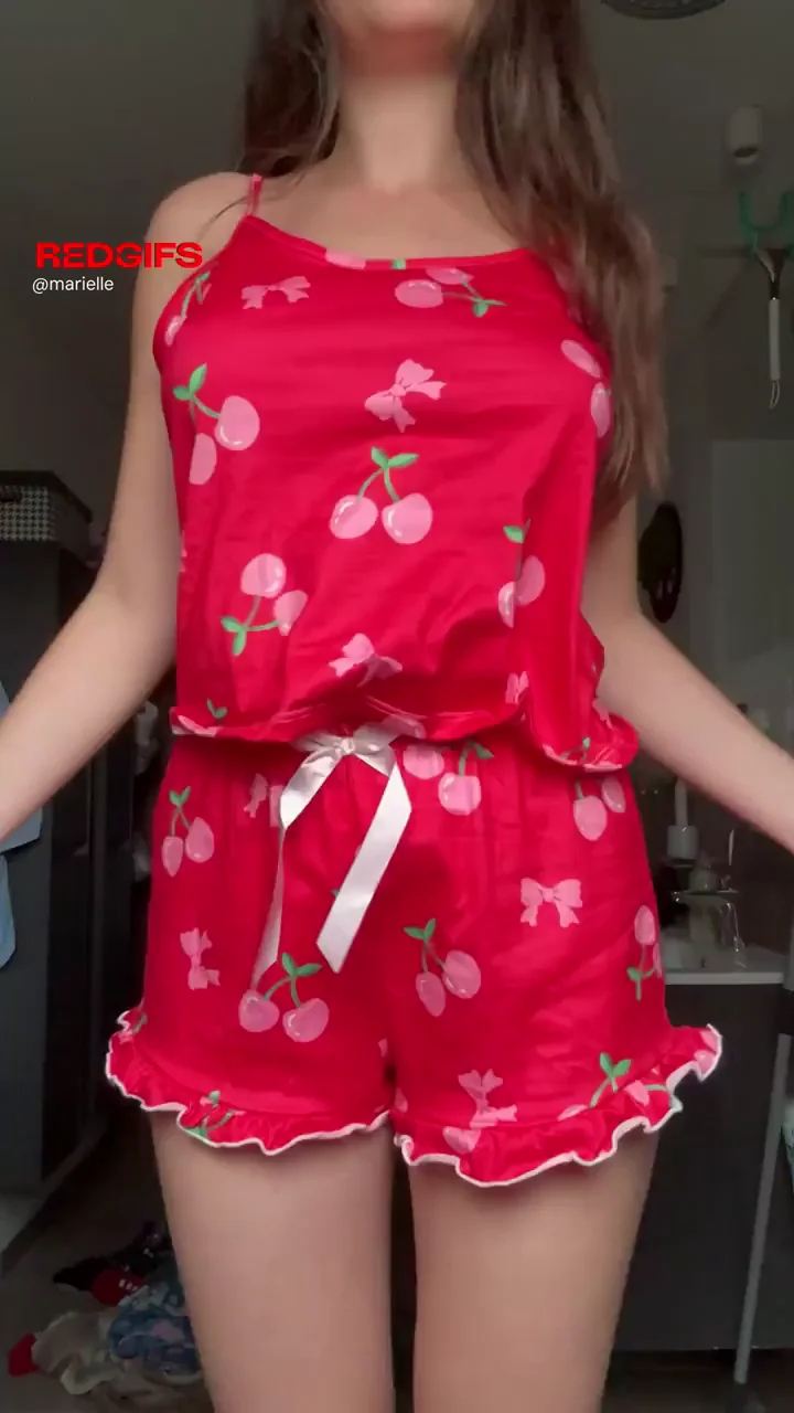 Getting my pussy fill up for Christmas would be the best gift ever