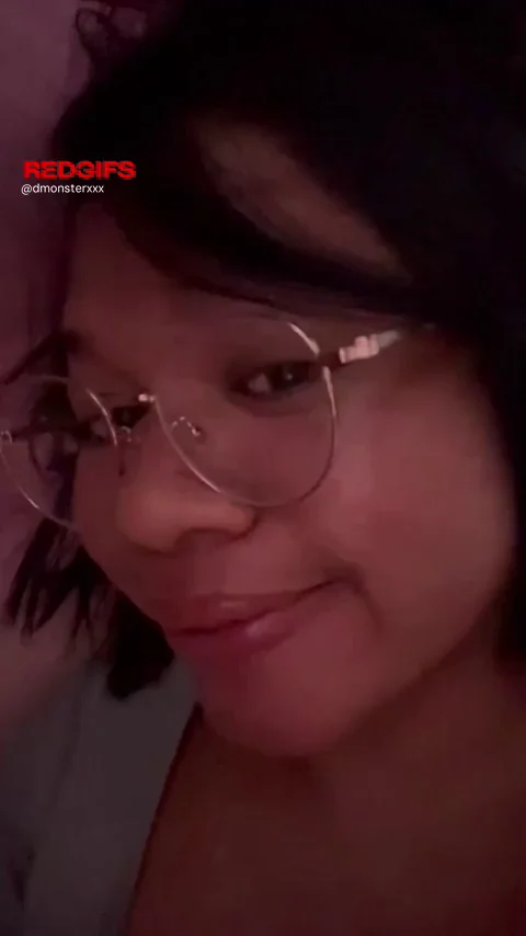 Braces-Wearing Pinay Cutie Teases with Nerdy Glasses 😍🦷