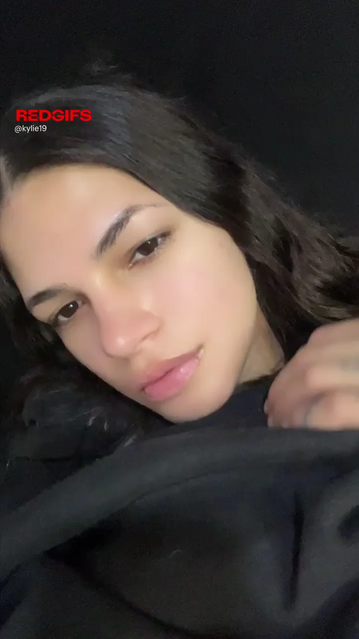 Slutty Nap Tease: B-Cup Babe Flashes Her Perky Naturals