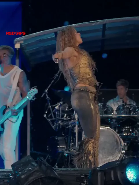 Shakira's Juicy Concert Ass Shake 🍑🔥