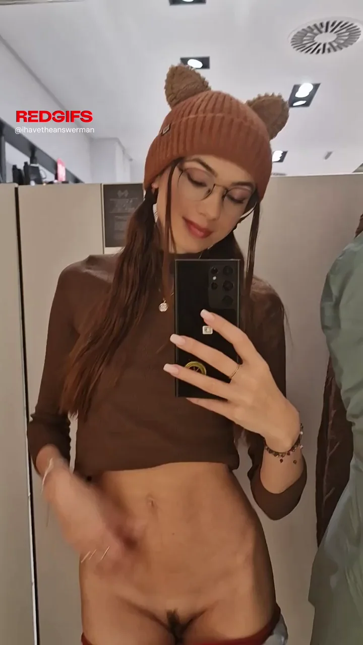Cold Lips Tease: Beanie Babe's Changing Room Pussy Flash & Tit Reveal