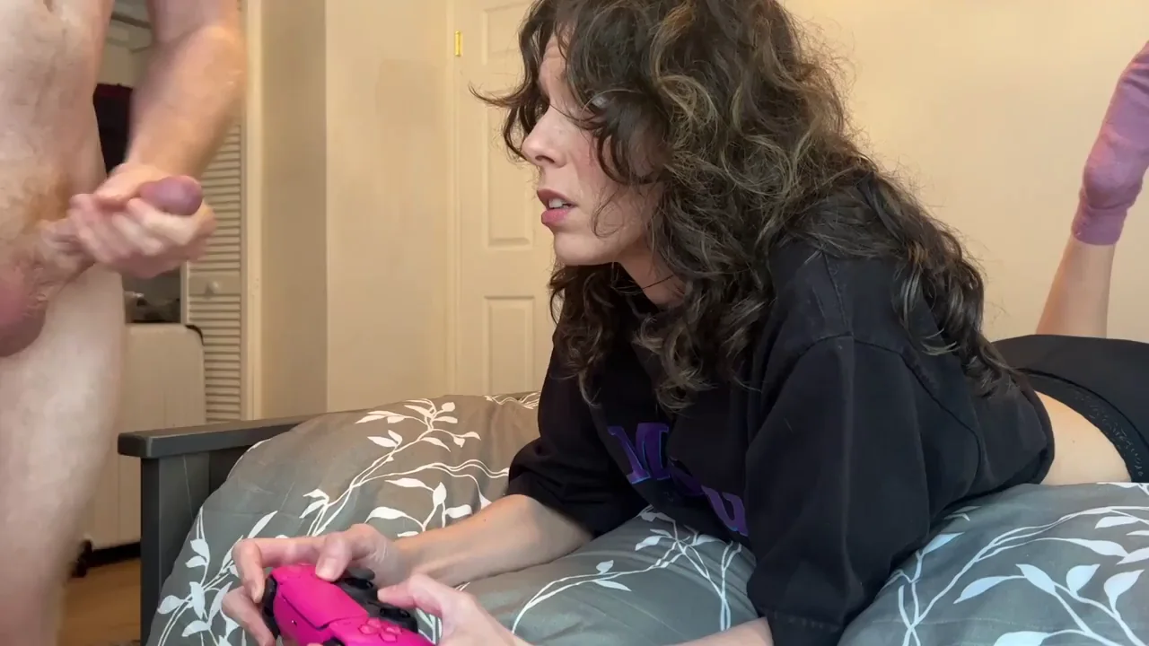 🔥 Gamer Girl Cumshot Frenzy 💦🎮