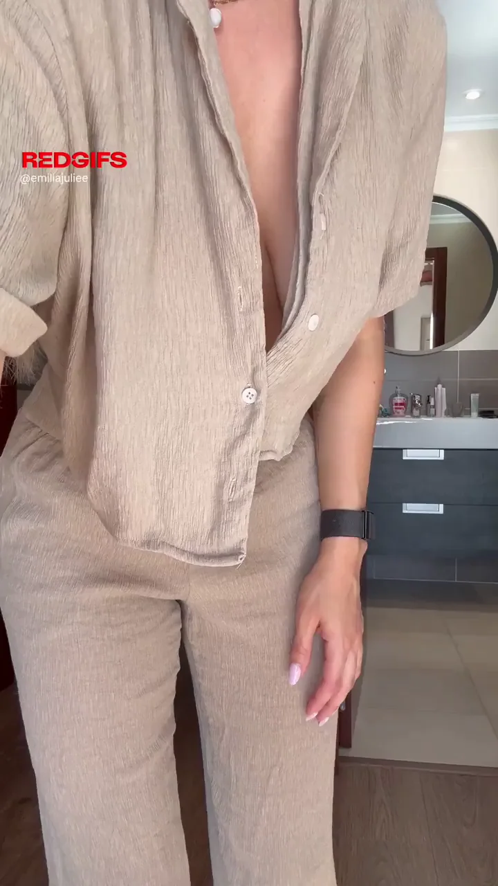 I wld never wear a bra in this blouse