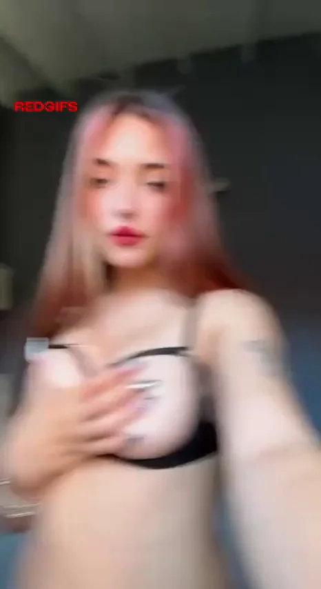 Pale Gamergirl's Big Tits Tease 😈🎮💦