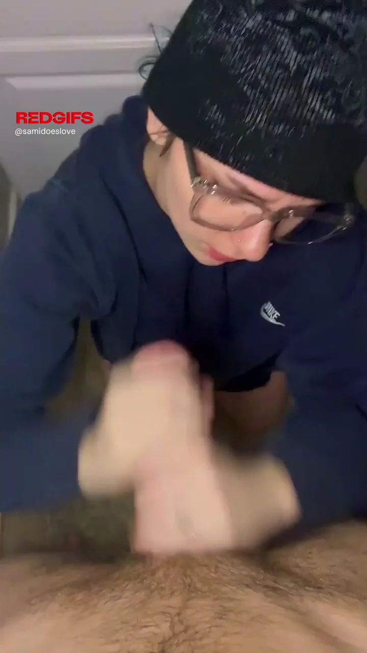 Teen Slut in Beanie Takes Massive Facial Cum Blast 💦😈