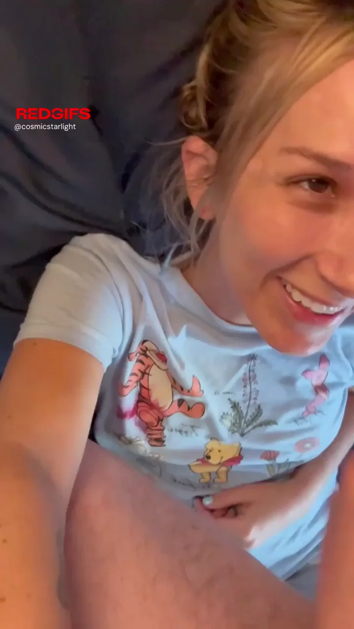Blonde Cutie Grins for Massive Cum Facials 💦😍