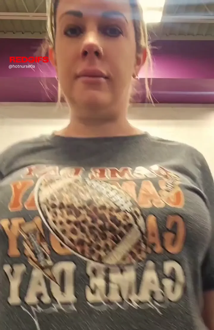 Quick titty flash in crowded gym