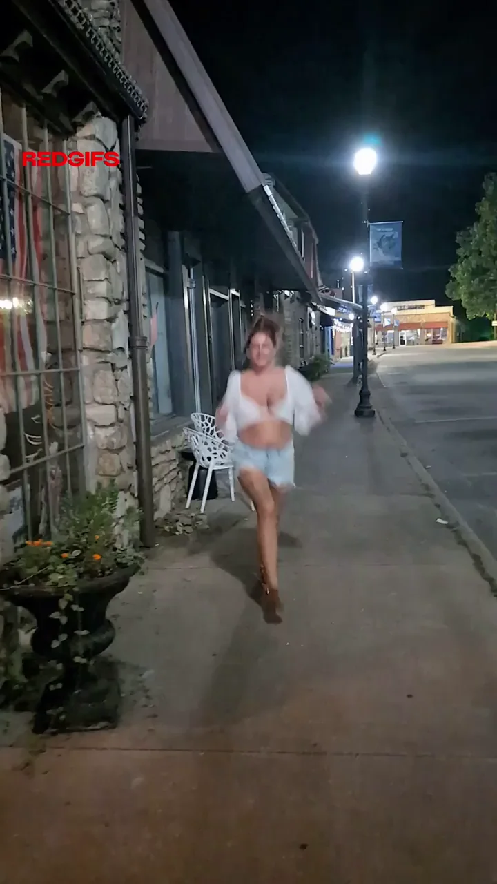 Flashing ✅  Flaunting ✅ ✅