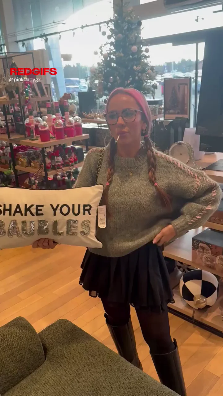 Shaking my baubles