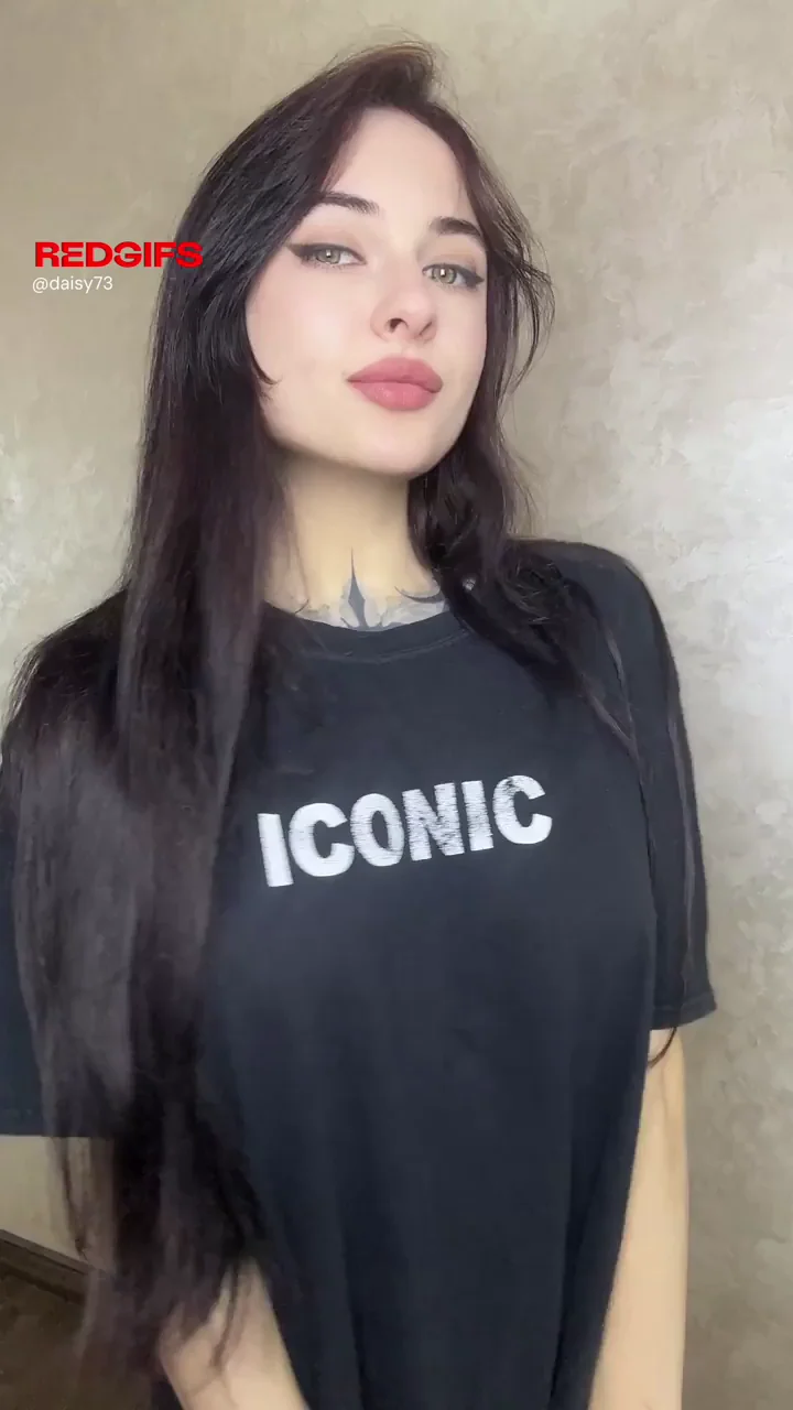 A goth girl should have big tits