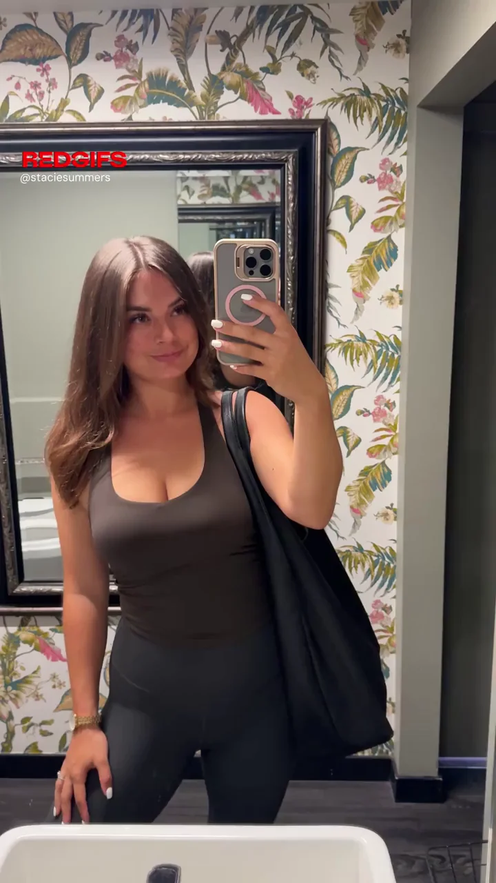 New Hair, Same Juicy Yoga Pant Ass 🍑💦