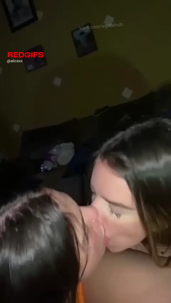 🔥 Hottest Teen Sluts Making Out & Grinding 💋