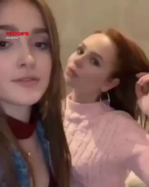 Egirls making out