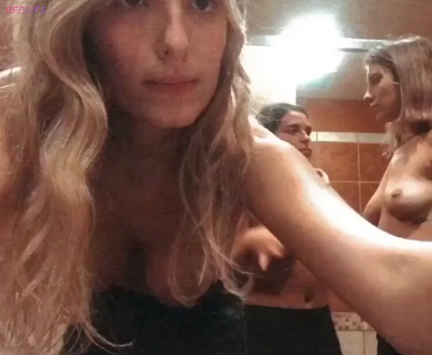 🔥 Slutty Babes Bathroom Kiss Break 💋👅