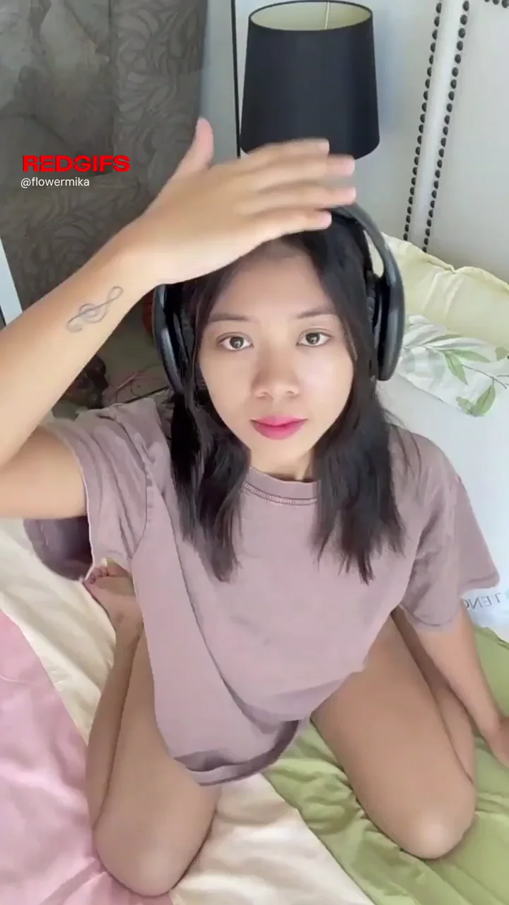 Bored Asian Babe's Tits & Ass Tease 😈🍑💦