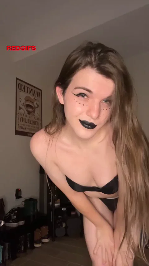 🔥 Trans Hottie Strips Down & Teases Her Thick Girlcock for Strangers 💦