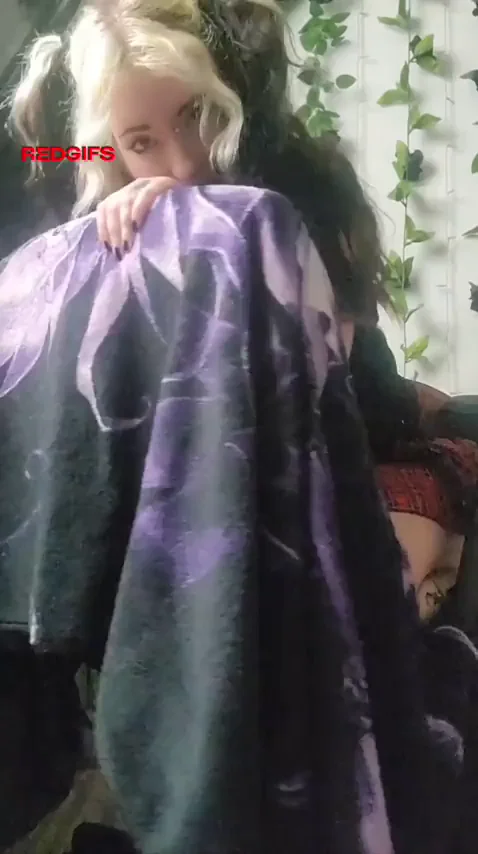 Goth Slut's Fat Ass Oral Comfort After Ranked Loss 🍑💦