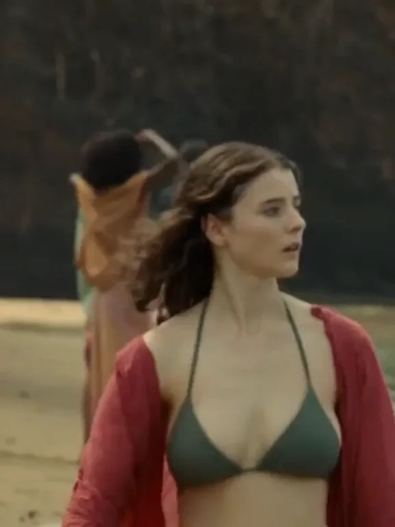 🔥 Celeb Bikini Jiggle GIF Tease 💦