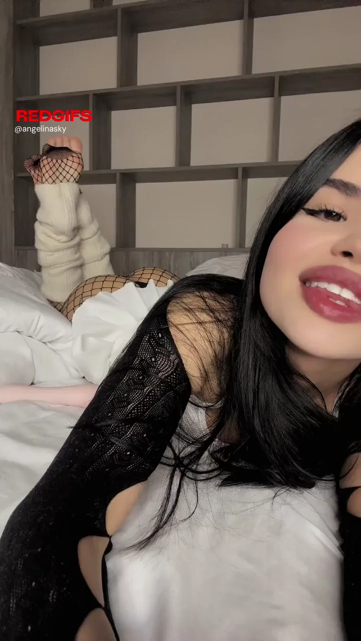 Letting My Hungry Butt Tease Free