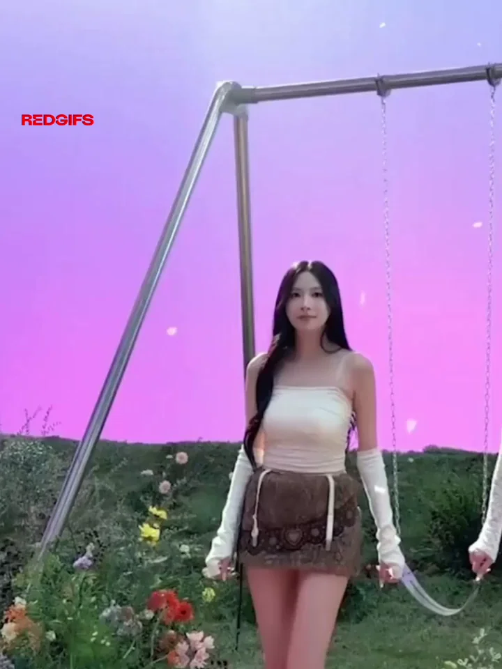 Apink Hayoung's Slutty Swing Dance Tease 🔥🍑