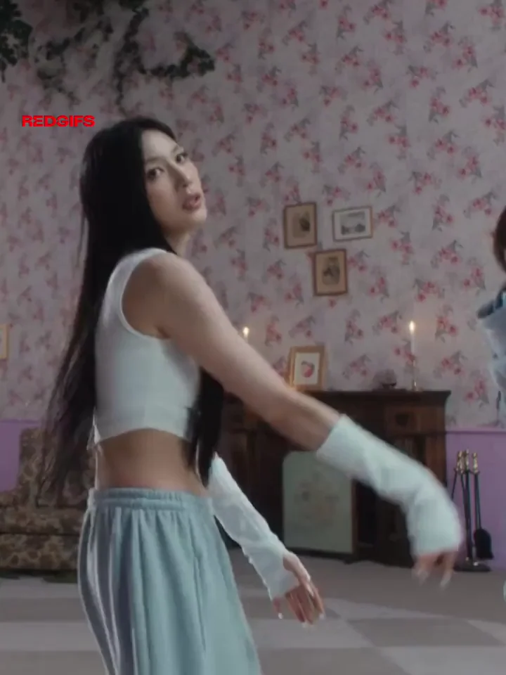 Apink Hayoung's Sexy Dance Tease 💃🍑🔥