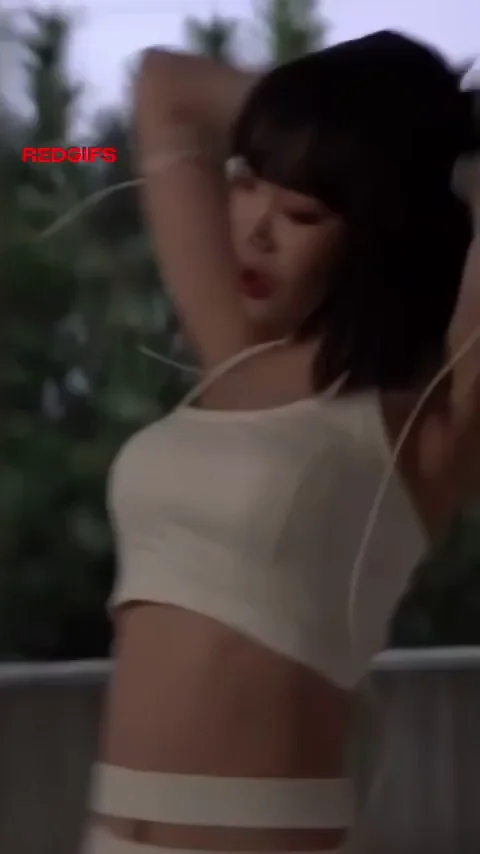 Le Sserafim Chaewon: Slutty K-Pop Tits & Ass Tease