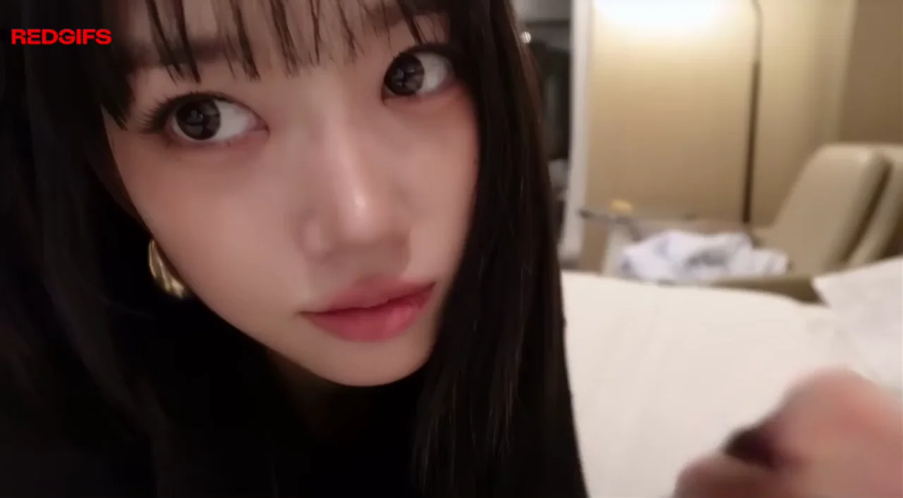 MEOVV Sooin's Cute Asian Handjob Tease 😻🍆💦