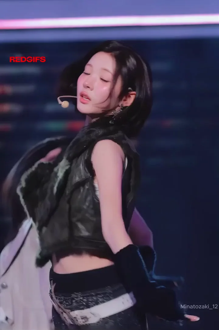 Jiwoo's Slutty Stage Tease: Kpop Idol Dripping Cute Heat