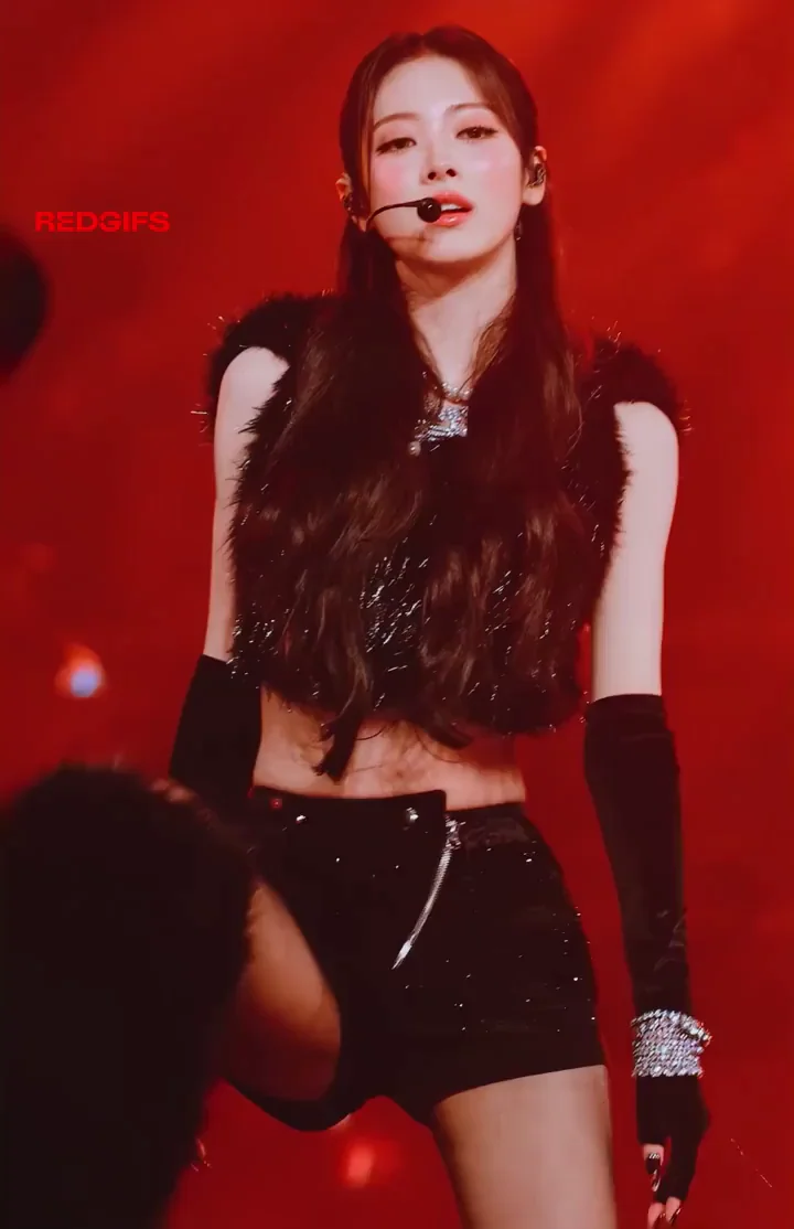 Anna MEOVV Stage Tease - Kpop Ass Shake for Gooners