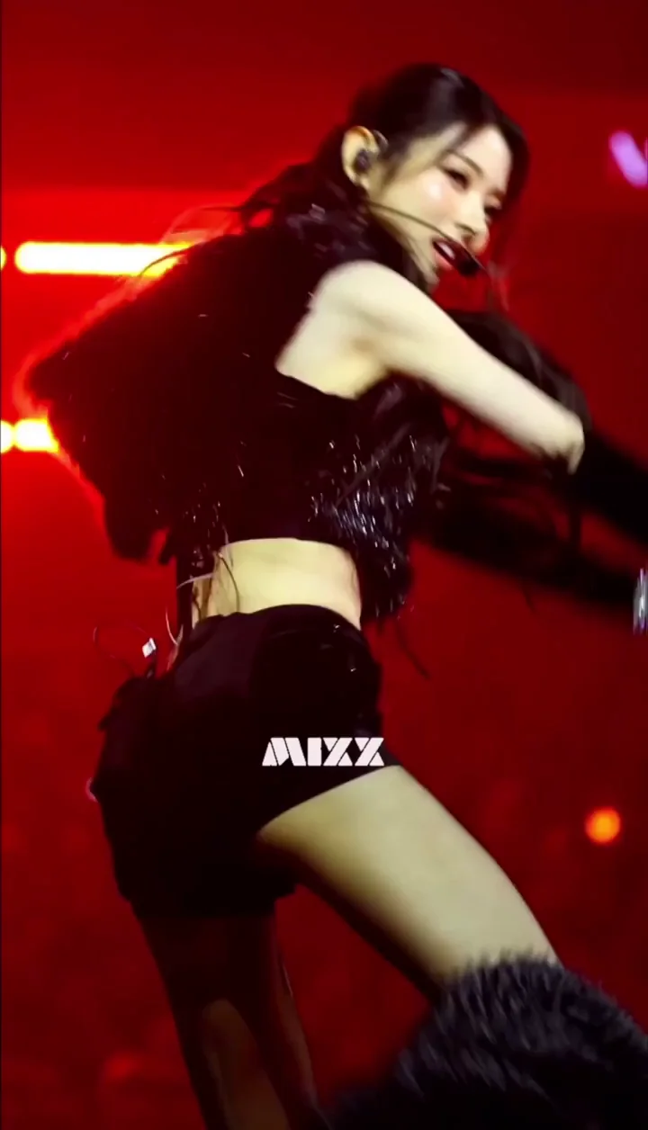 🔥 Anna from MEOVV Teases in Tiny Shorts & Furry Crop Top 💦 Kpop Fap Fuel