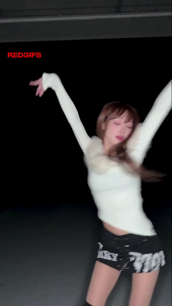 Choi Yena's Slutty Dance Tease 🔥🍑👅