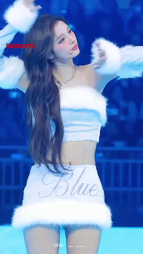Sullyoon's Sexy Santa Tease 🍑❄️ #NMIXX Fap Fuel