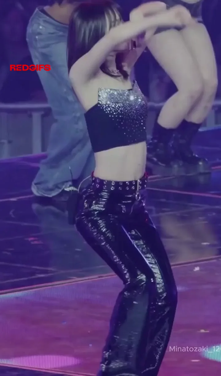 🔥 Chaewon from LE SSERAFIM Shakes That Shiny Ass 🍑💦
