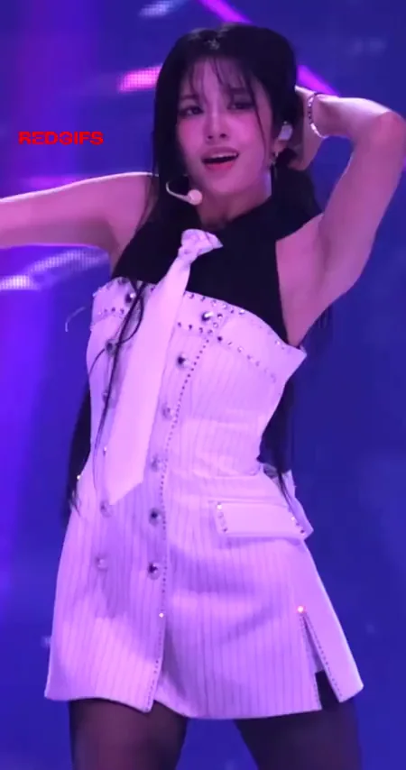 Yujin from IVE Shaking That Juicy Ass 🔥🍑