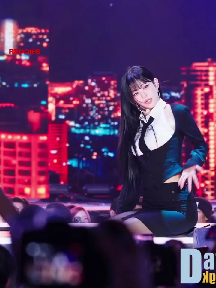 🔥 Lee Chaeyoung from Fromis_9 Teases in Tight Suit Dance 💋 Kpop Fap Fuel