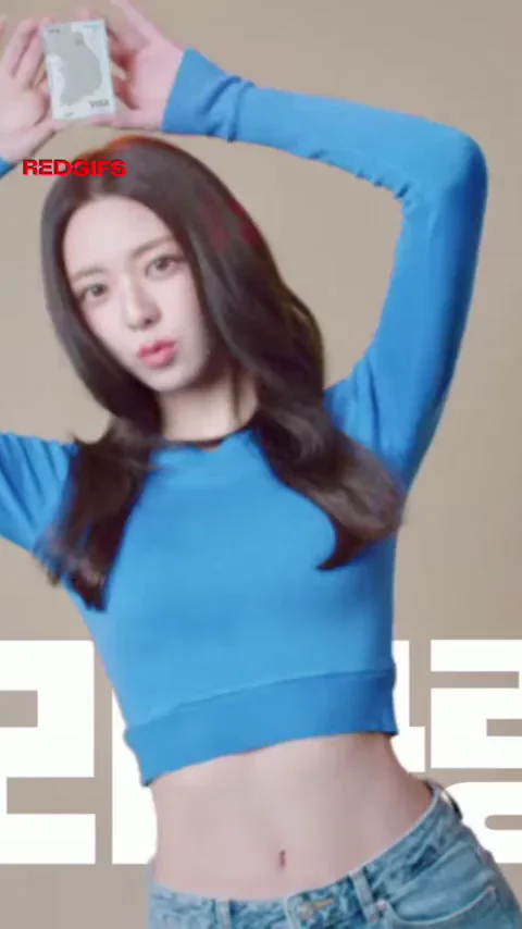 ITZY Yuna's Sexy Hip Sway in Tight Blue Crop Top