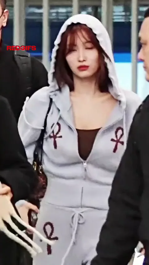 TWICE - Momo