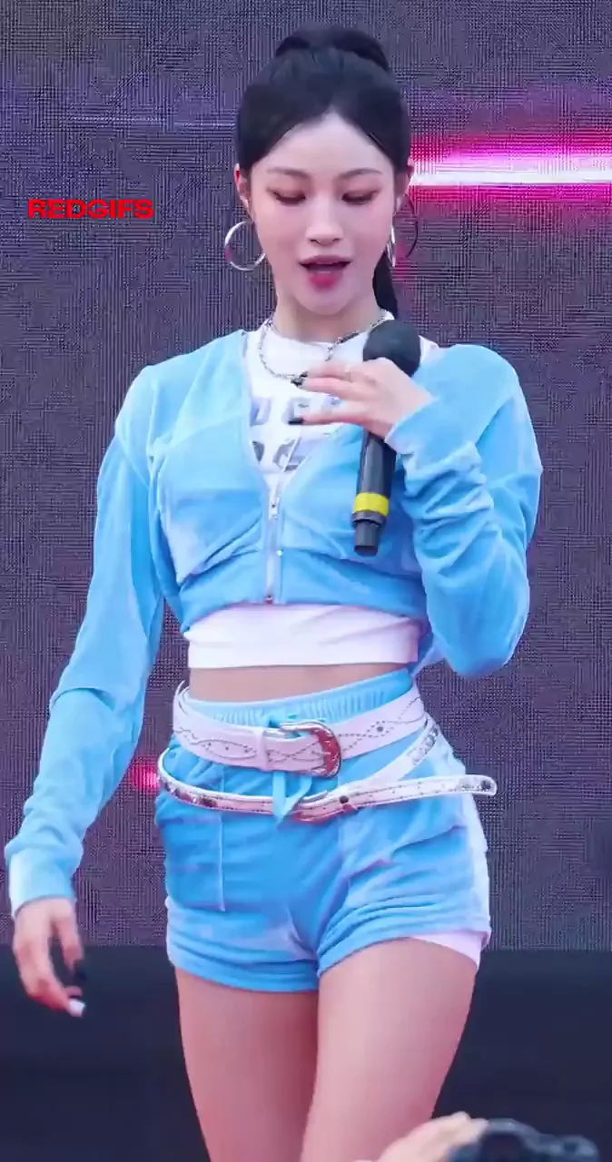 Yeju's Slutty Chill Vibes: Ass-Clapping K-Pop Tease