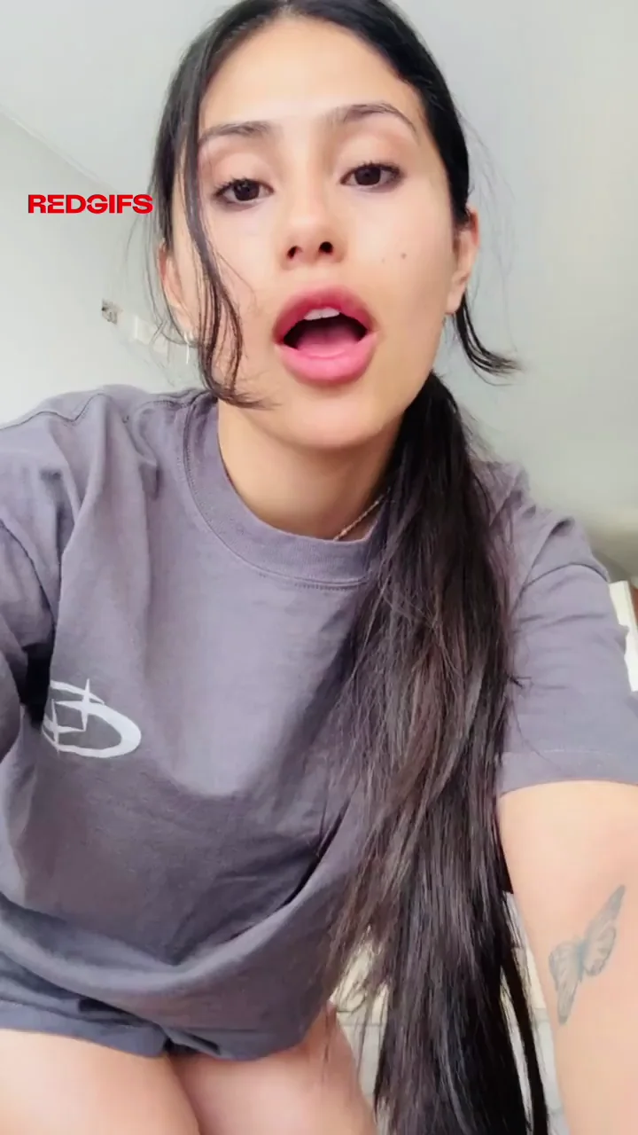 Latina Babe Twerks Her Massive Ass for New Year's 🍑🔥
