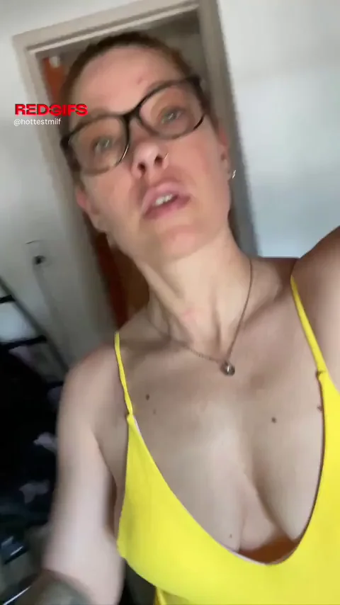 Latina MILF, muscular and mother of 3. F40