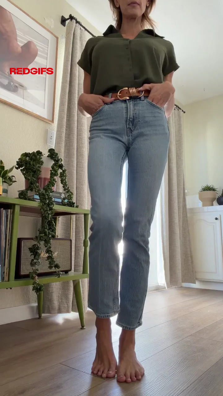 😈 MILF's Post-Dropoff Tease: Big Tits Out & Thong Flash 💦